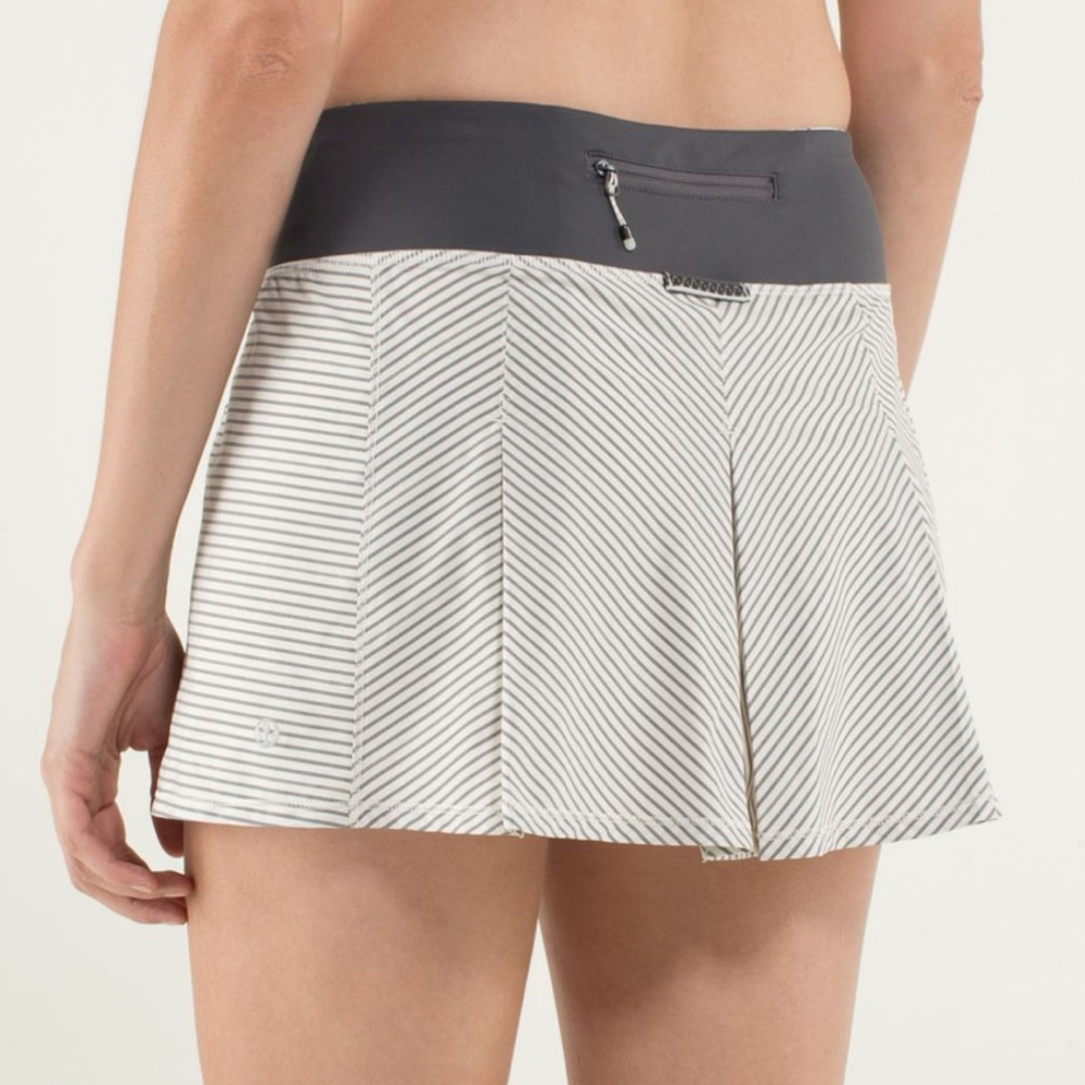 Lululemon Fast Cat Skirt Hyper Stripe Reflective Angel Wing Size 4-6 EUC